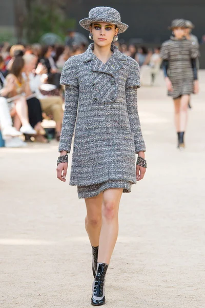 Look 18